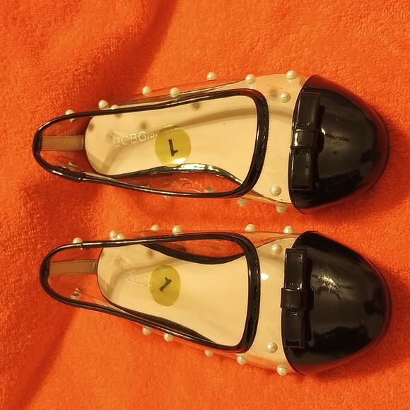 Black, clearly, with pearls over and around the shoes - Picture 1 of 5